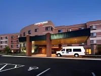 Courtyard Sioux Falls Hotels near Falls Park