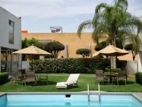 La Posada Hotel y Suites Hotels near Alfonso Lastras Stadium