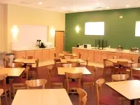 Mackinaw Beach and Bay Inn & Suites Hotels in Wawatam Township