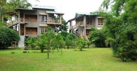 Sdd Bamboo Village Resort Отели в г. Алипердьюар