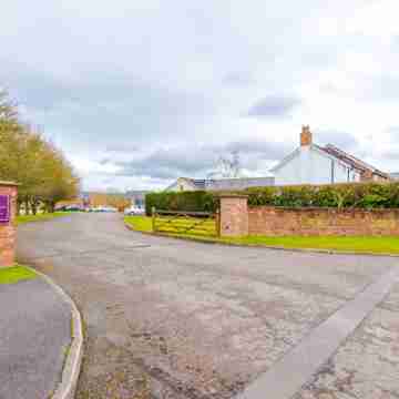 Number 21: A Breathtaking Chester Cottage with Parking Others