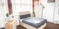 Bvapartments Deighton - Studio-Modern-Ensuite With Shower-Street View