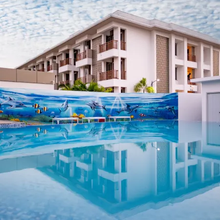 Palm Regal Resort