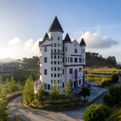 Cameron Lavender Mansion Hotels near Night market