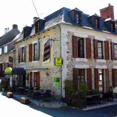 LOGIS Hôtel-restaurant Les Coudercous Hotel Exterior