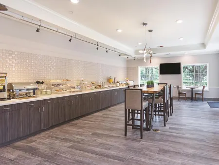 Spark by Hilton Houston West Clay Road Отели рядом с достопримечательностью «The Music Box Theater»