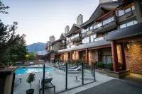 Whistler Village Inn & Suites - Rooftop Pools