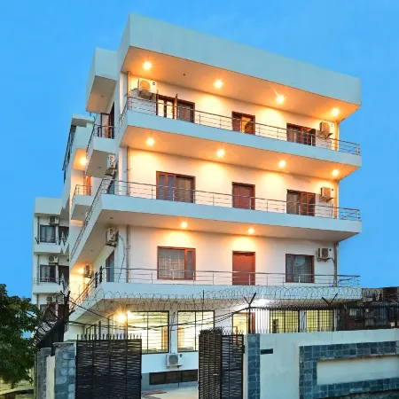 Hotel the York - Couple-Unfriendly Hotel