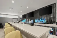 Holiday Inn GONZALES by IHG - bar