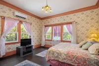 Manoa Valley Inn Hotels in Kahaluu