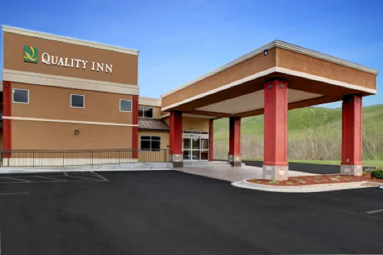 Quality Inn Asheville Downtown Tunnel Rd Отели рядом с достопримечательностью «Оверлук Виллидж»
