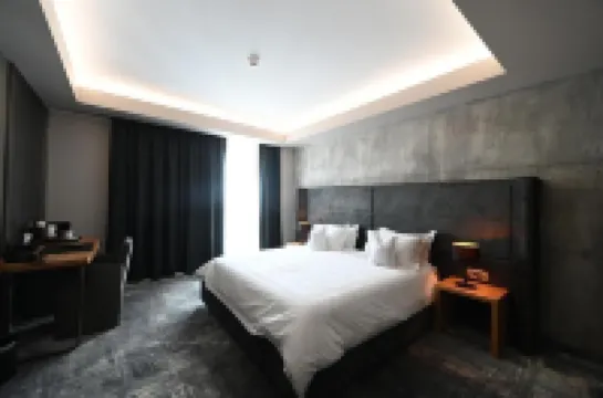 Aniroc Signature Hotel