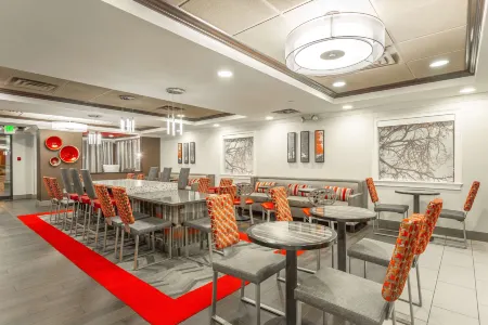 Inn at the Peachtrees, Ascend Hotel Collection Отели рядом с достопримечательностью «Государственный университет Джорджия»