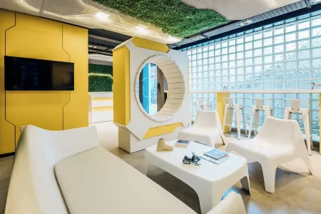 Underground Capsule