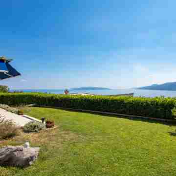 Vista Hotel Exterior