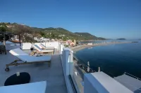 Flisvos Beachfront Apartments - 3-Star