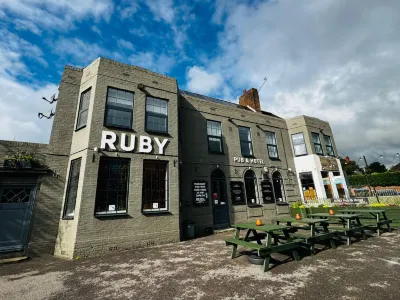 OYO Ruby Pub & Hotel Hotels in Hamsey