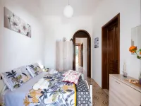 Sunrise Apartment in Villa With Private Parking and Air Conditioning Hotels in Torre Lapillo