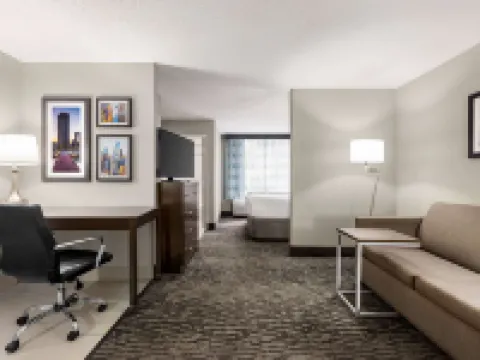 La Quinta Inn & Suites by Wyndham Newark - Elkton Hotels in Elkton