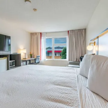 Ramada by Wyndham Kingston Các khách sạn gần Đại học Queen