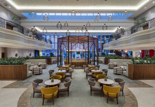 2. 아다나 힐튼SA..