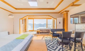 Geoje Daesan Oceanview Spa Pension