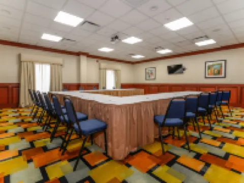 Hampton Inn & Suites Detroit/Chesterfield Township Hotels in Macomb County
