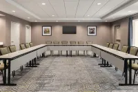 Hampton Inn by Hilton Brooklyn Park Minneapolis - parking