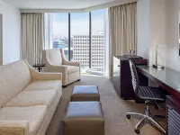 DoubleTree by Hilton Hotel Houston - Greenway Plaza Hotels near Gerald D. Hines Waterwall Park