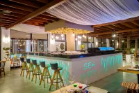 Cavo Maris Beach Hotel - bar