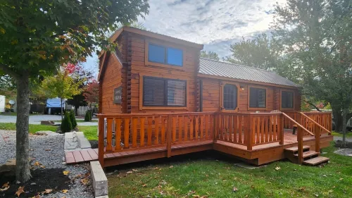 Cozy Log Cabin w/ Loft #14. Minutes from Seven Springs and Hidden Valley!