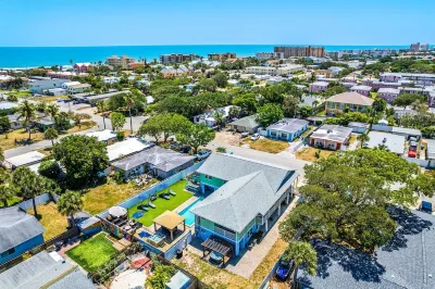 7 bd 7 bth Slps 30! 3 kitchens! Pool, Sauna, Beach, Hot tubs, Game Rm, Golf Cart