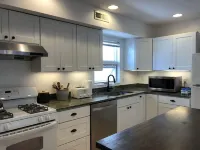 Oceanblock 4 bed / 4 full baths with Courtyard, Outdoor Shower, 2 Decks