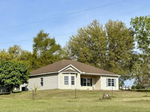 Great views and walking distance to the boat ramp at Lake Seminole!!