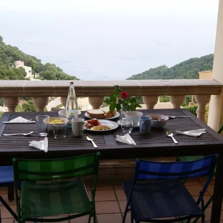 Spacious Villa with Pool, Jacuzzi, Stunningly Situated on the Med