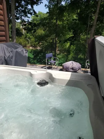 Beautiful Tiny Home log cabin on the lake - Perfect for a couples getaway!