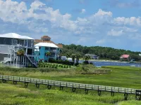 Cozy condo located one block from Carolina Beach and Freeman Park.