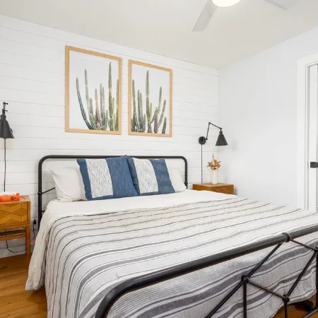 10 Min to Downtown~Luxury Home w/ Pool, Outdoor TV