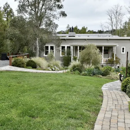 Lovely, Large 1 Br Apt in Sunny Central Marin! On 2 acres of gardens & woodlands