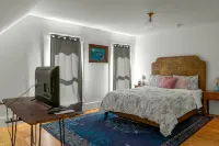 1875 Modern Renovated 7 Acres with Post & Beam Barn and Charm - Close to Skiing