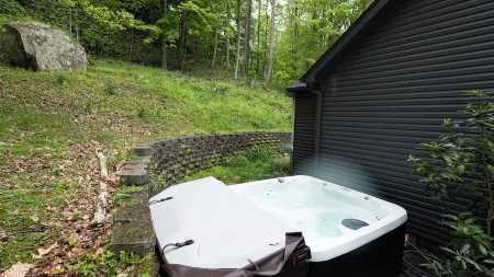 Luxury Secluded Mountain View Cabin| Theater | Hottub | Firepit