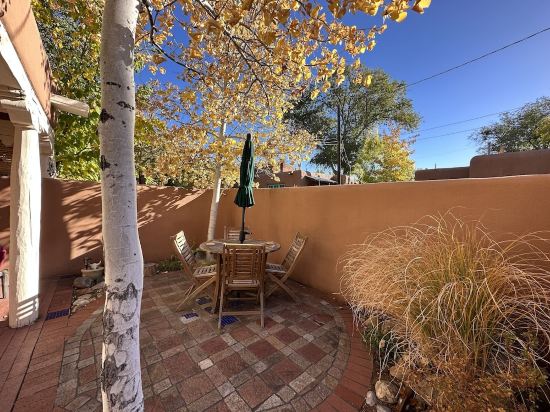 Downtown Historic Casita: SF at its Finest!