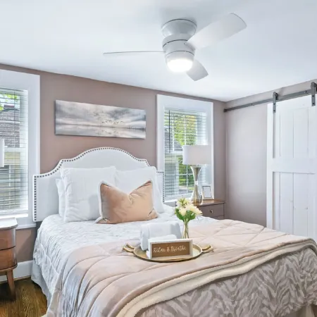 Yellow Bird Cottage - Cozy home minutes from Radford University, with large deck