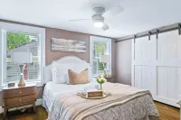 Yellow Bird Cottage - Cozy home minutes from Radford University, with large deck