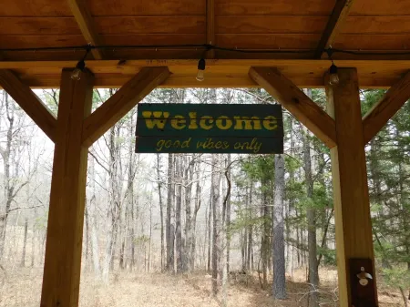 Iris Hill Glamping -"Ted" pod - 5th night FREE Отели в г. Carroll County