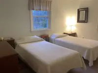 Peaceful, comfortable Cape Cod house close to the shore Hotels in Eastham