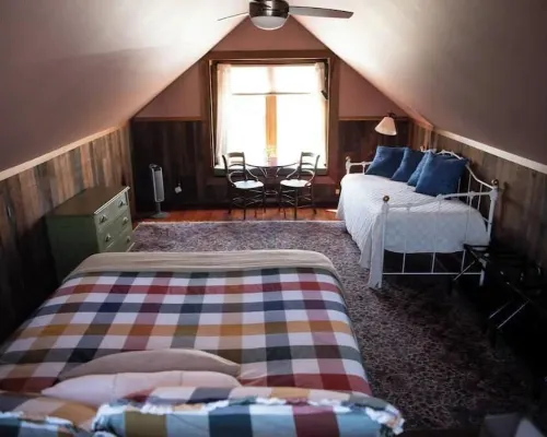 Plaza Perch~Downtown~Walkable Hotels in Arcata