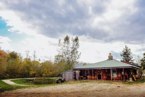 Rustic Cabin w/ 29 Acres. Hot Tub, Wood Stove, Nature Trails, Pet Friendly &More