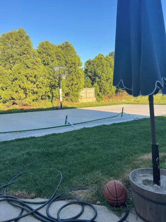 Remodeled cozy retreat with a lake front view on Devils Lake. Pet Friendly! Отели в г. Ленауи Каунти