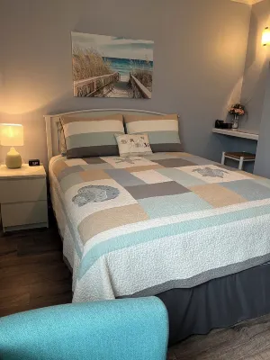 Island Time is the Best Time! 1BR, 1BA, Full Kitchen, Balcony, Pool, etc.